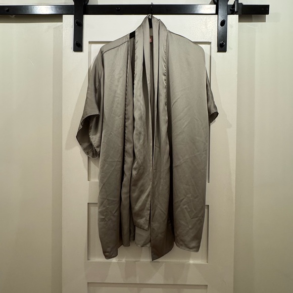 NWOT Show Me Your Mumu First Look Lux Satin Robe - Picture 5 of 7